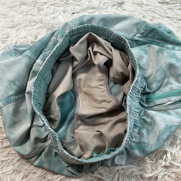 Lululemon Tracker Short V *4" Diamond Dye White Washed Marsh - Picture 3 of 6